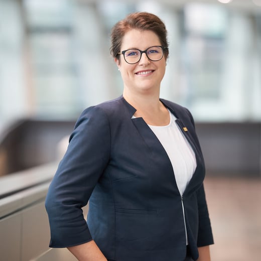 Ein Portrait der Geschäftsführende Gesellschafterin Christina Holzinger der BüchnerBarella Unternehmensgruppe.